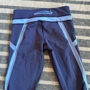 Lululemon chase me crop II. Size 6. See ALL photos